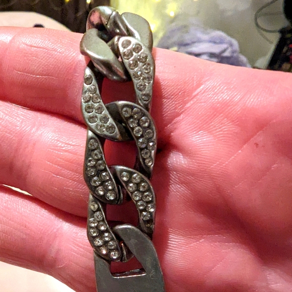 Silver Guess Choker - Picture 3 of 3